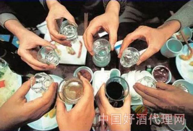 白酒和啤酒一起喝会有什么后果