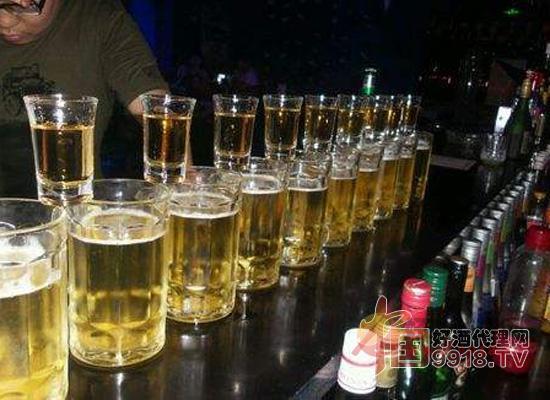 深水炸弹是什么鸡尾酒?昨晚喝了深水炸弹没吐竟然哭了