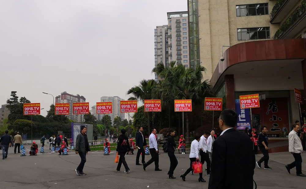 不抛弃不放弃，这就是我们青天人