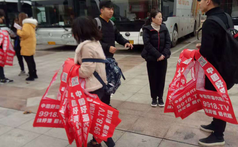 这个会展中心已经被我们的袋子占领了