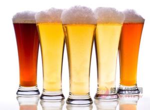 啤酒是不是泡沫越多越好，啤酒里的泡沫代表什么