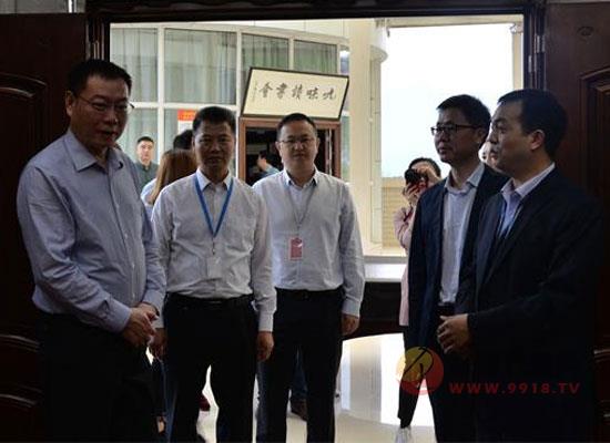 泸州老窖集团与茅台集团在茅台会议中心进行交流座谈