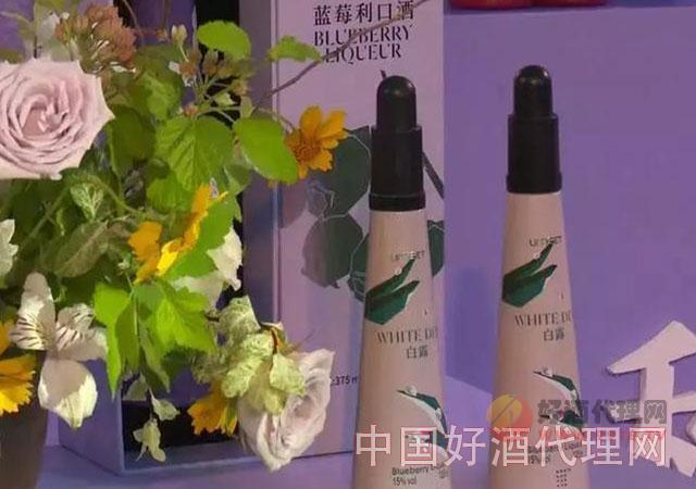 了茅台悠蜜的美丽蝶变,以及"悠蜜十二"的灵感之酿;代表着蓝莓种植品质