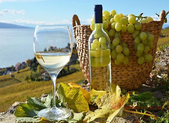 瑞士葡萄酒产区有几个，哪种葡萄酒更受欢迎