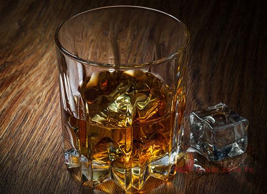 干邑和威士忌有什么不同，各有什么特点