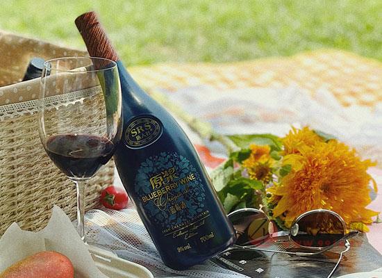 熟人社藍莓酒是什么酒，來自長白山脈的饋贈