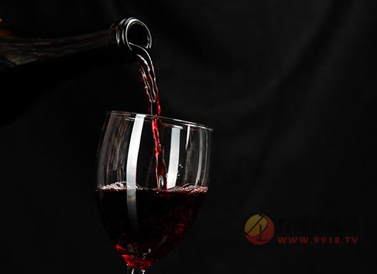 葡萄酒干红和干白的区别，哪个更好呢