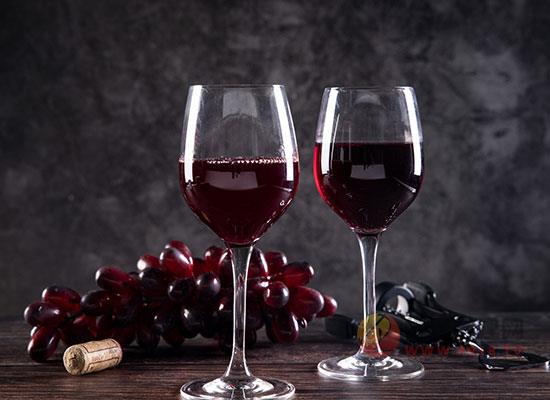 葡萄酒的倒酒礼仪是什么，宴会上应该如何倒酒