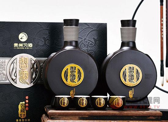 百年皖酒十年窖商品产地:安徽蚌埠香型:浓香型酒精度数:42度净含量