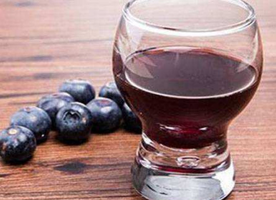 蓝莓果酒市场鱼龙混杂 如何用“火眼金睛”辨别优劣？