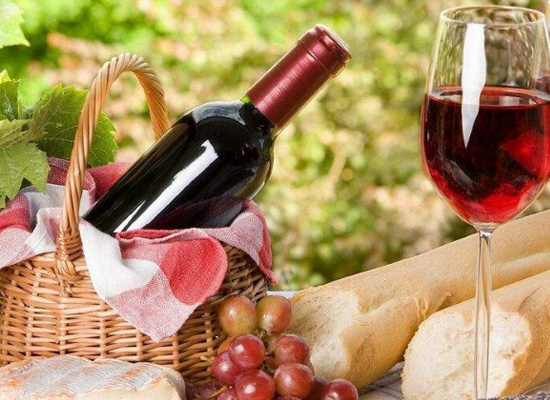 葡萄酒有什么具体功效？单宁酸软化血管很有用！