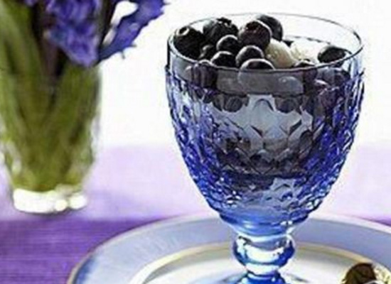蓝莓酒清热解毒能消炎杀菌 揭开蓝莓酒的功效密码！