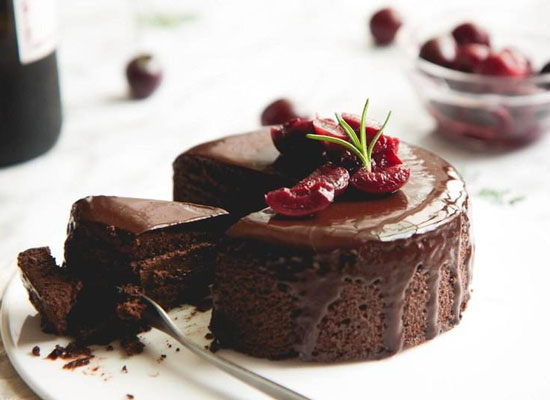 红酒可以做什么甜品?红酒巧克力蛋糕做法详解