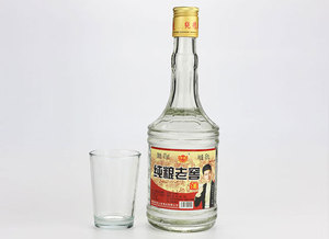 龙山泉窖藏高粱酒，纯粮酿造，滴滴香醇