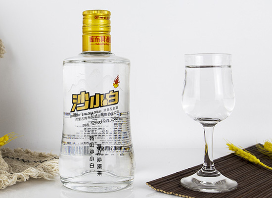 沙小白酒，包装简约却不失时尚