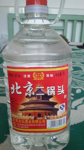 长期喝白开水与长期喝茶的人相比谁的身体更健康？医生说出答案 适量饮用是关键