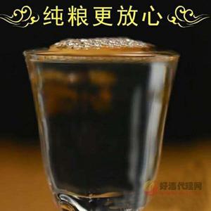 纯粮酿造玉龙杯装酒