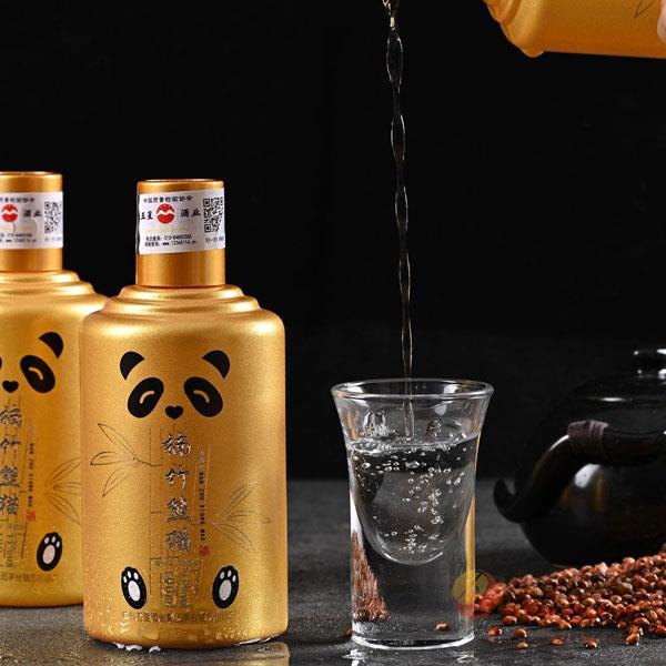 楠竹熊猫酱香型白酒52度100ml