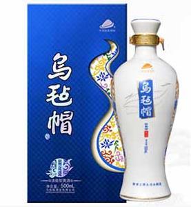 乌毡帽盒装蓝花瓷黄酒